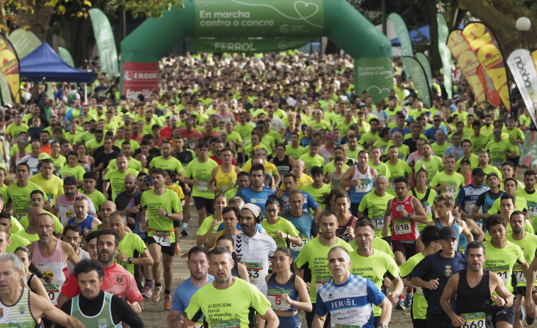 Una marea verde de más de 4.000 personas sale a la calle para apoyar la lucha contra el cáncer