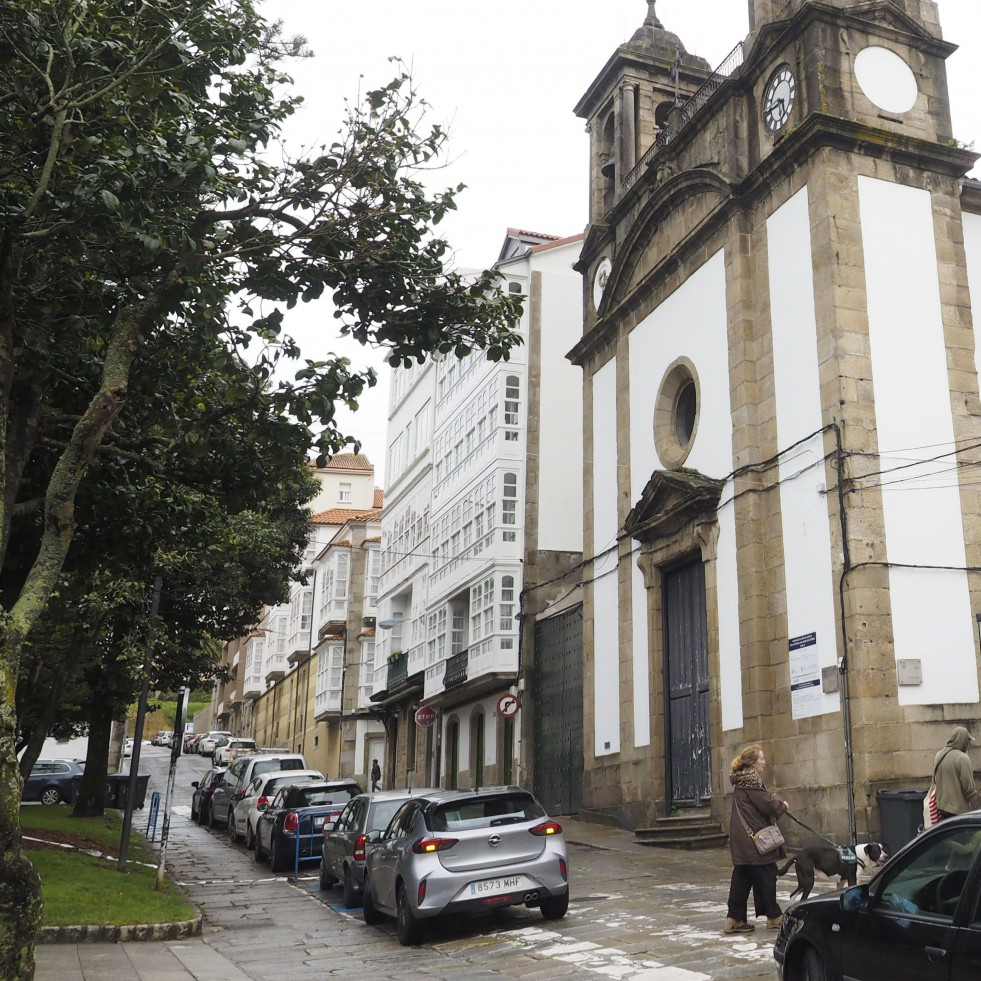 Las sepulturas de los servitas de Ferrol salen a la luz en la iglesia de Dolores