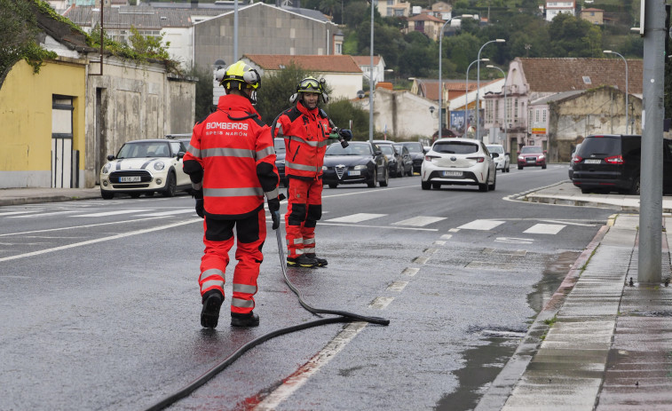 Narón reclamará los gastos de la limpieza del vertido el pasado día 15 en la carretera de Castilla