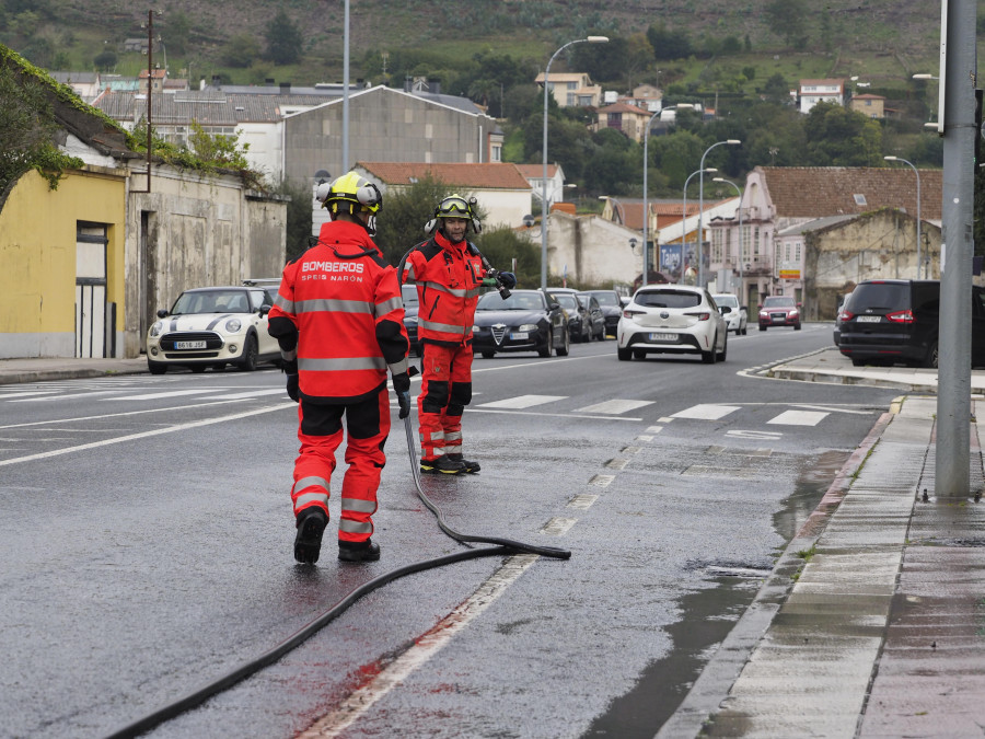 Narón reclamará los gastos de la limpieza del vertido el pasado día 15 en la carretera de Castilla