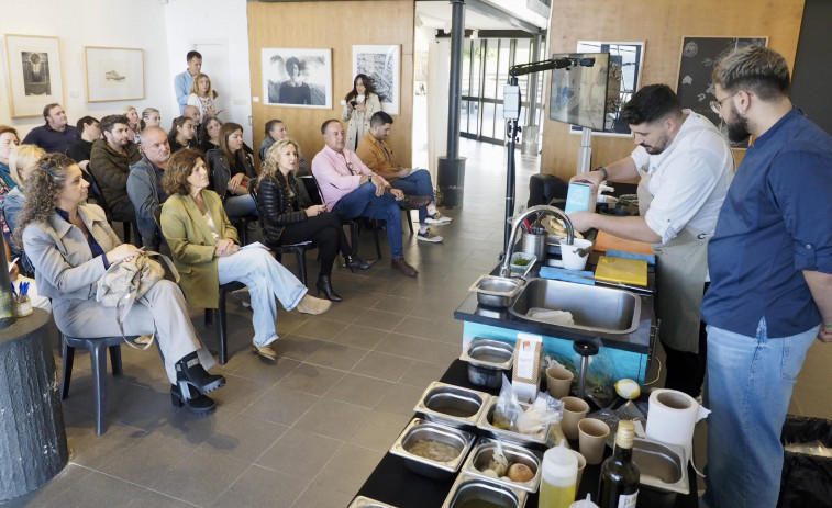 Cocina marinera, de la mano del chef Adrián Pérez, en la Casa da Cultura de Valdoviño