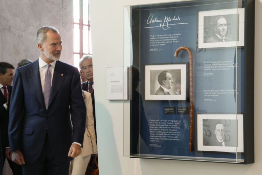 Felipe VI inaugura en Sevilla la muestra ‘Los Machado. Retrato de familia’