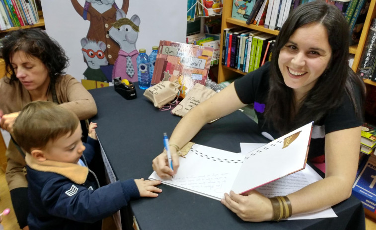 El espectáculo familiar “Un universo na túa maleta” celebra el Día de las Bibliotecas en Ares