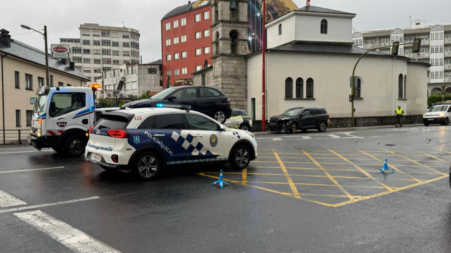 Colisión entre dos vehículos en Fene