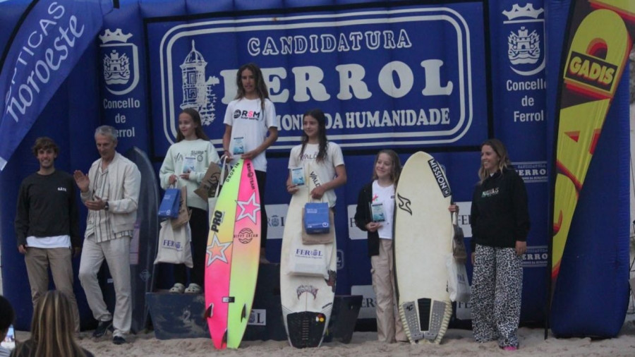 Los surfistas de Ferrolterra, al asalto de Bastiagueiro