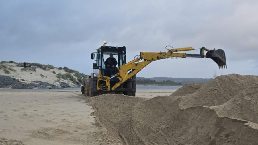 Demandan más protección para el lago de A Frouxeira, cuyo desagüe comenzó este lunes