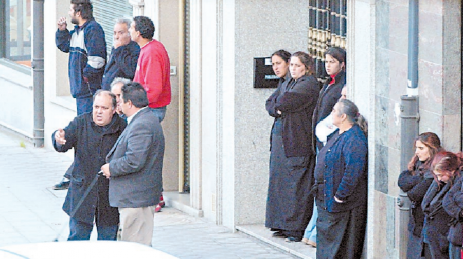 Hace 20 años | Una reyerta en un campamento gitano deja bajo mínimos a la Policía Nacional