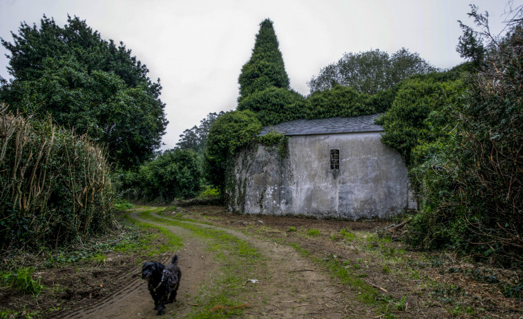 Un espectáculo en la vieja iglesia de Loira conmemora el Samaín en Valdoviño