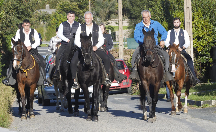 Emotivo adiós de la hípica gallega al naronés Antonio dos Pinos cabalgando a su lado