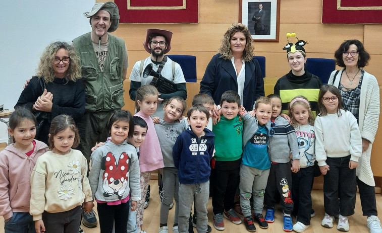 Las visitas escolares al concello de Narón se iniciaron con alumnado del CEIP Piñeiros