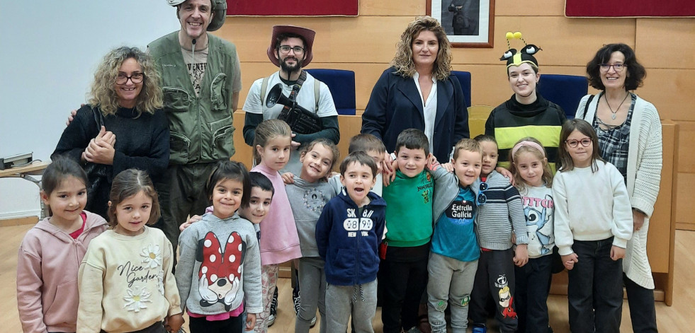 Las visitas escolares al concello de Narón se iniciaron con alumnado del CEIP Piñeiros