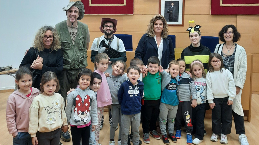 Las visitas escolares al concello de Narón se iniciaron con alumnado del CEIP Piñeiros