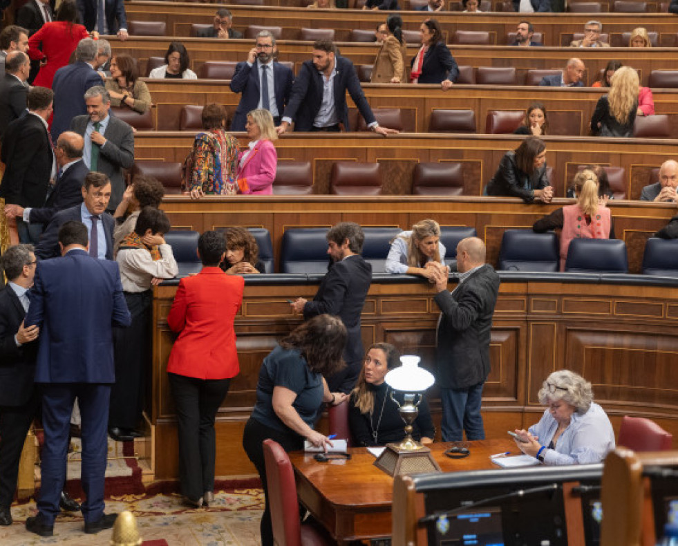 DiputadosconversanduranteunasesinplenariaenelCongresodelosDiputados