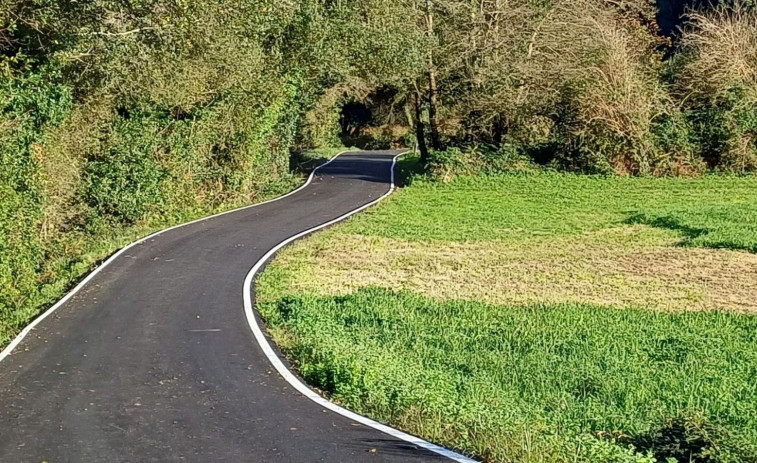 Neda culmina los trabajos de pavimentación en la pista que une Pontegrande y Pename