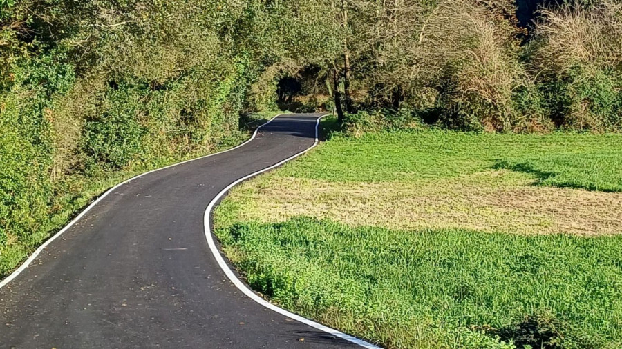 Neda culmina los trabajos de pavimentación en la pista que une Pontegrande y Pename