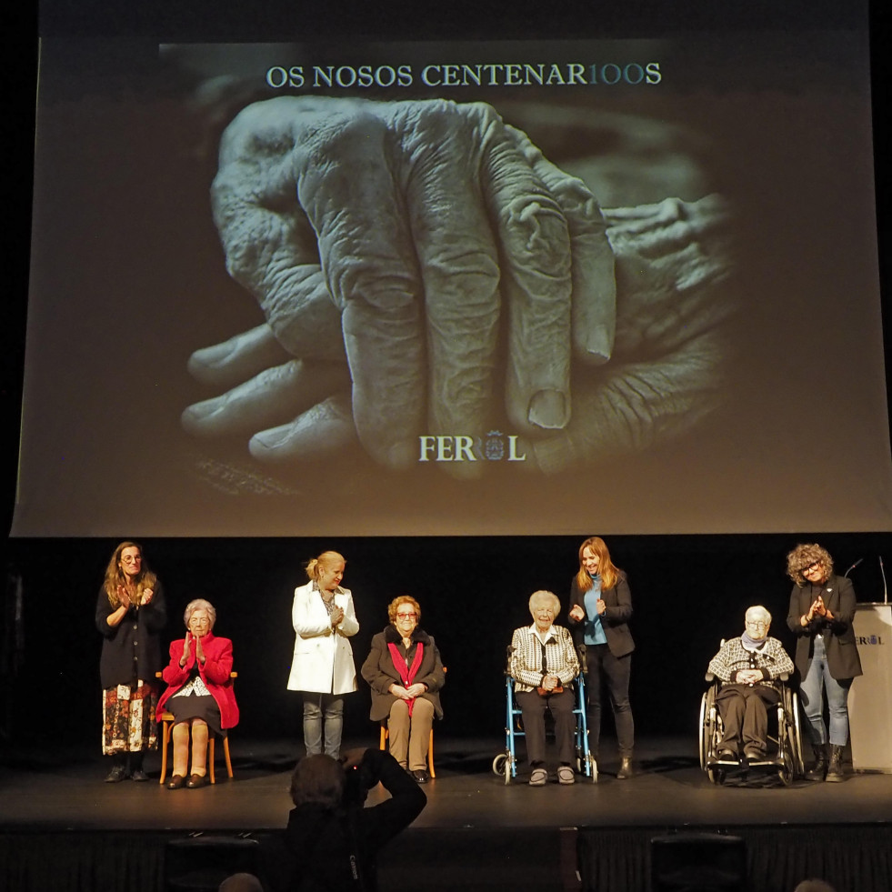 Sentido homenaje a los casi sesenta ferrolanos que superan los cien años en la urbe