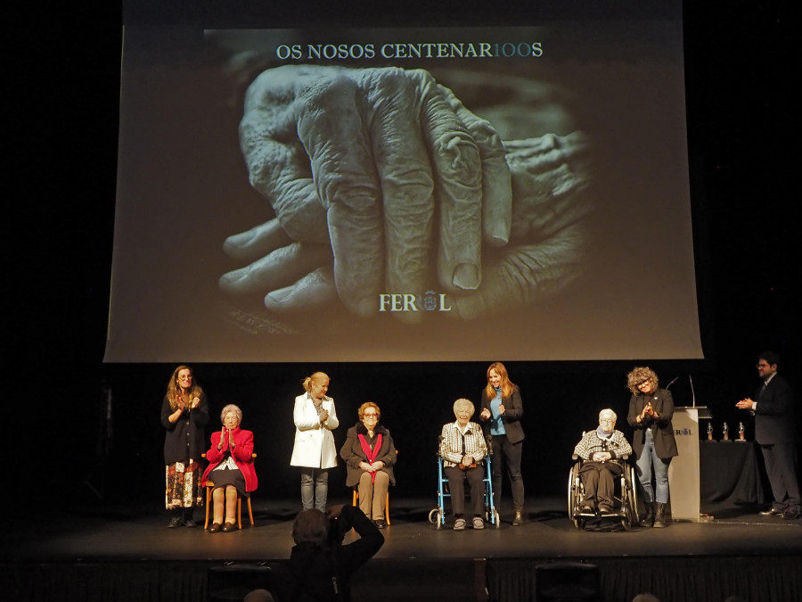 Sentido homenaje a los casi sesenta ferrolanos que superan los cien años en la urbe