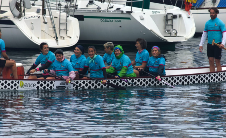 Los palistas de As Pontes y Cabanas, astros del Dragon Boat