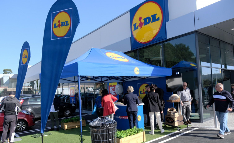 El tercer Lidl de Ferrolterra, con 1.520 metros cuadrados de sala de ventas, ya está abierto en Vilar do Colo