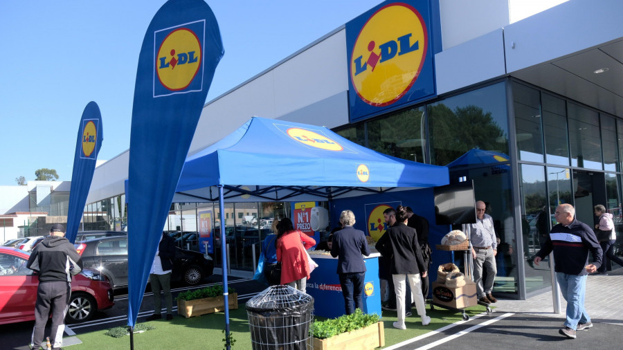 El tercer Lidl de Ferrolterra, con 1.520 metros cuadrados de sala de ventas, ya está abierto en Vilar do Colo