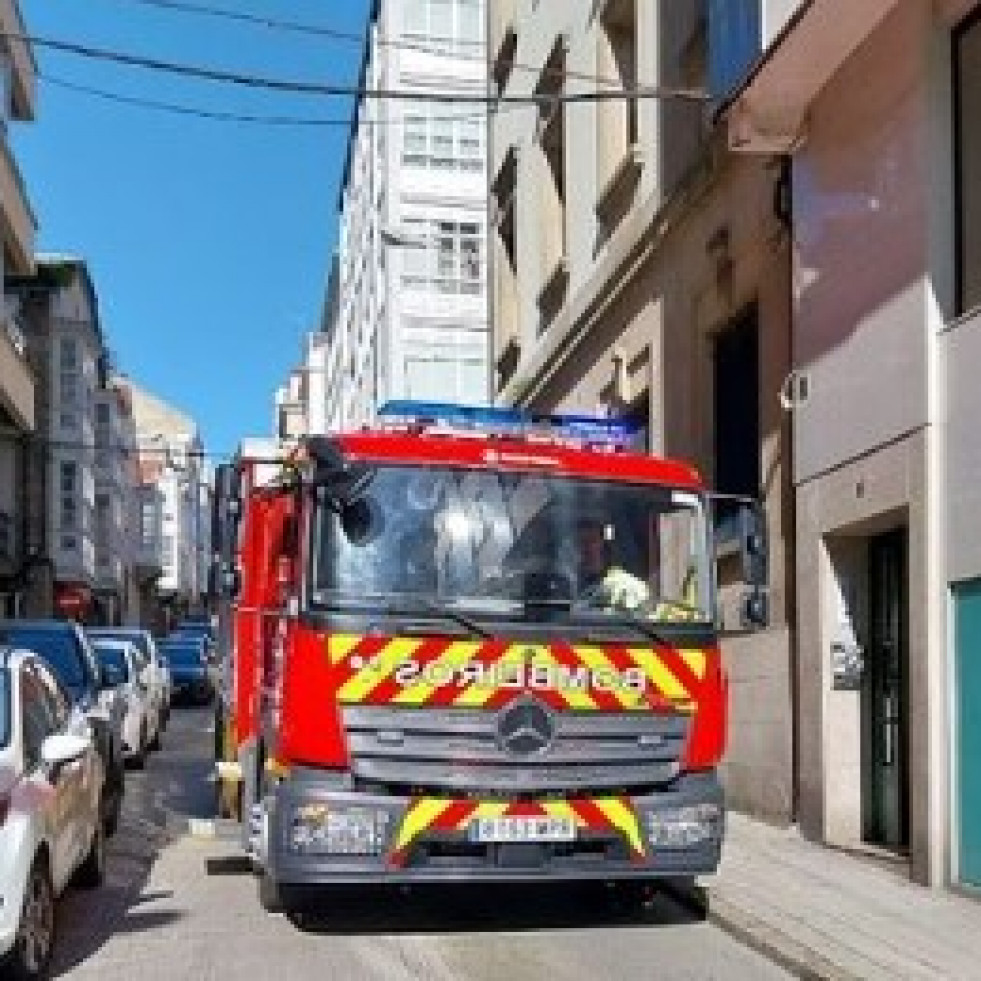 Un hombre atrapado en el ascensor y un cable suelto movilizan a los bomberos en Ferrol