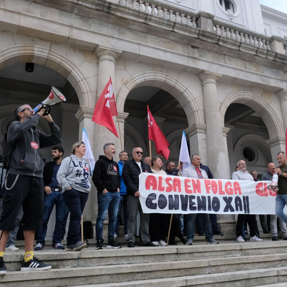 Movilización en apoyo a los trabajadores en huelga del servicio de autobuses