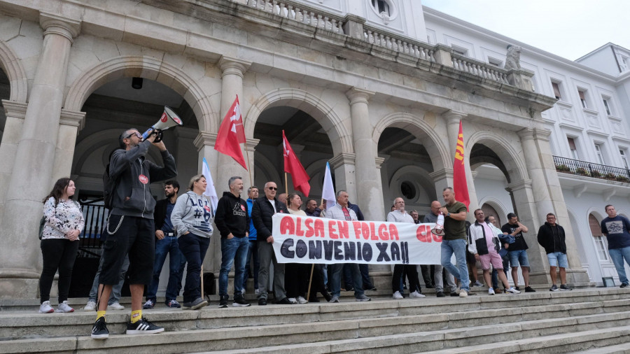 Movilización en apoyo a los trabajadores en huelga del servicio de autobuses