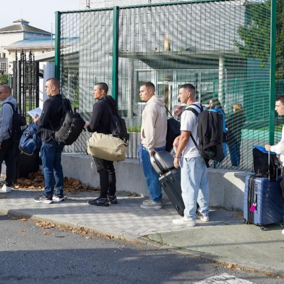 Más de 200 aspirantes a marinero desembarcan en las ultimas horas en la Escaño