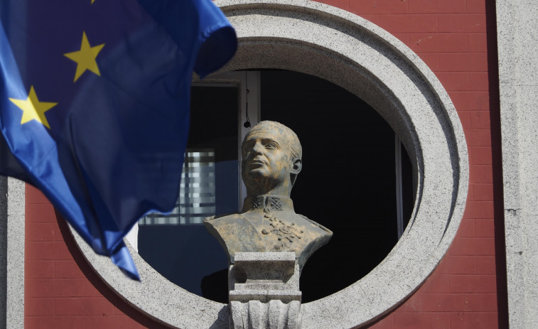 El pleno rechaza por tercera vez la retirada del busto del rey emérito del consistorio