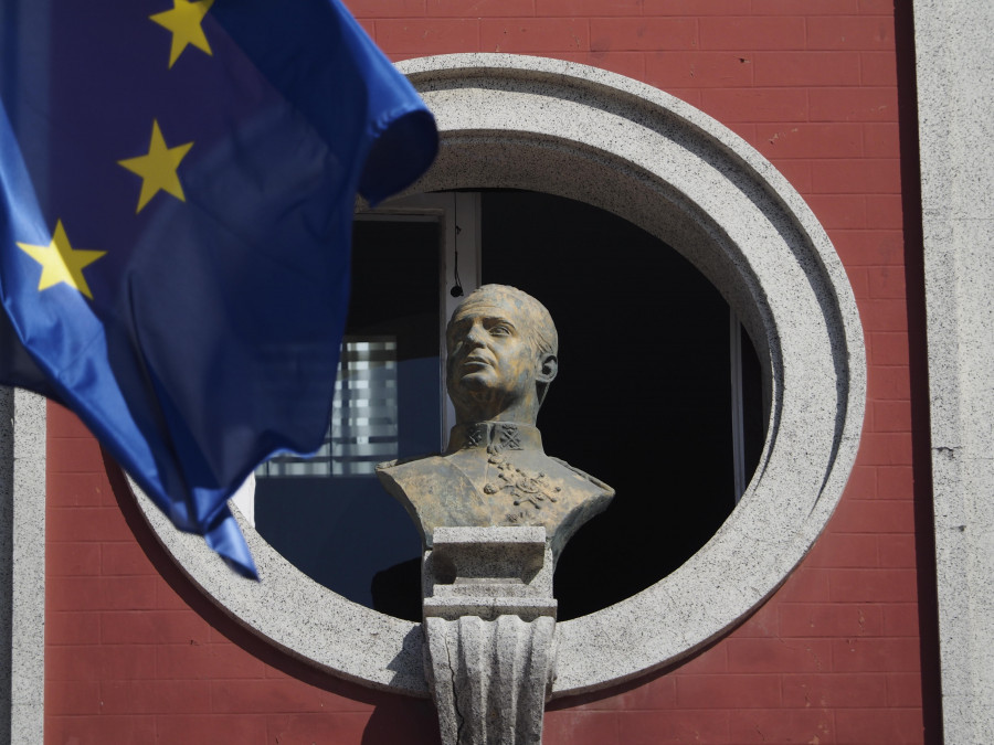 El pleno rechaza por tercera vez la retirada del busto del rey emérito del consistorio