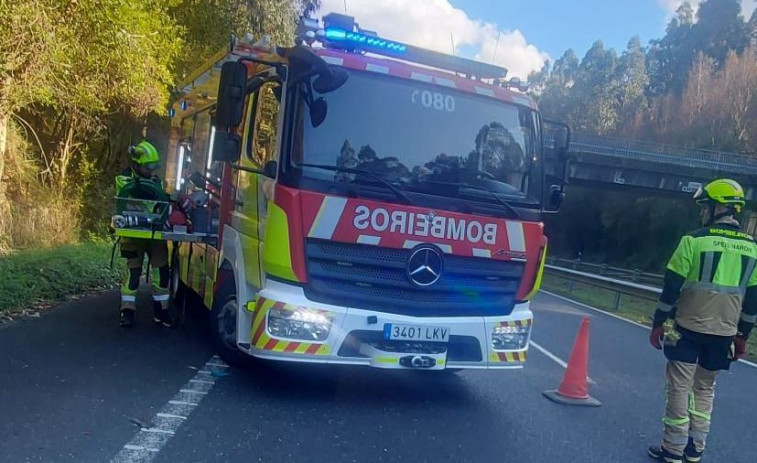 Excarcelada una persona tras un fuerte accidente de tráfico en la AG-64