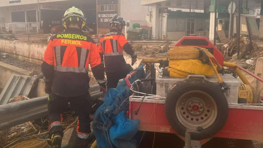 Los Bomberos de Ferrol en Valencia: "Parece que ha pasado un tsunami o una bomba atómica"