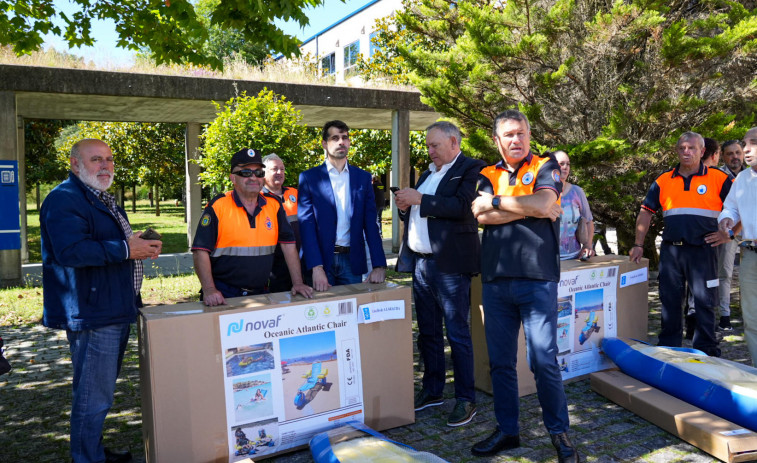 As Agrupacións de Voluntarios de Protección Civil das Pontes e Narón reciben novo material