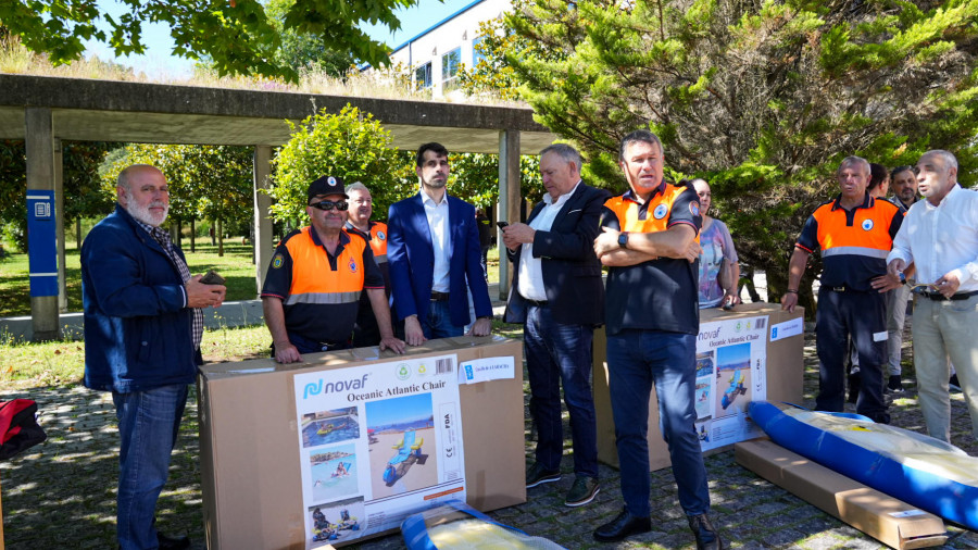 As Agrupacións de Voluntarios de Protección Civil das Pontes e Narón reciben novo material