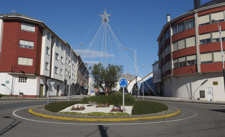 Comienza la cuenta atrás para las celebraciones navideñas con la instalación de los arcos de luz