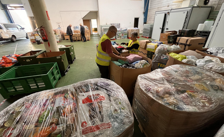 Más de 20.000 kilos de alimentos y enseres rumbo a Valencia