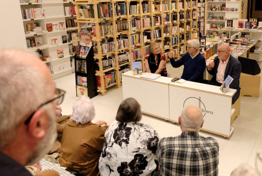 Los autores del libro sobre la escultura en San Martiño de Xuvia acercan su investigación