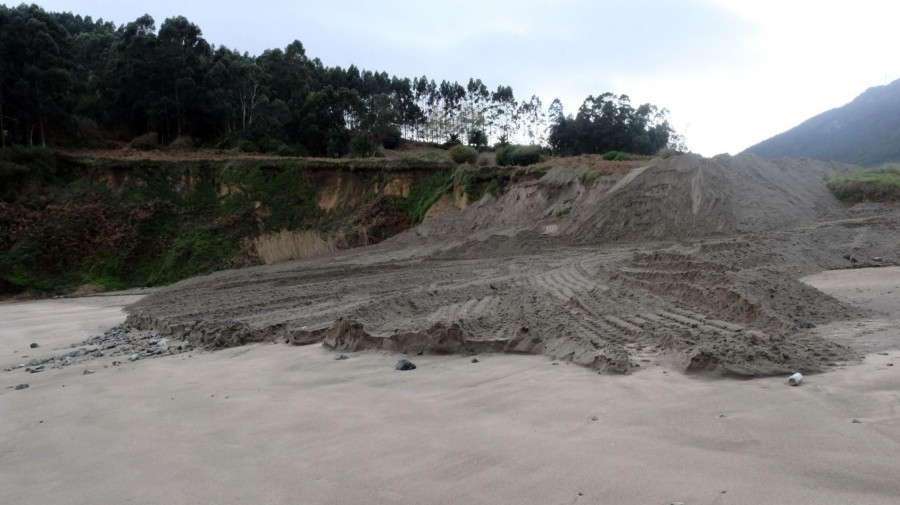 "Desastre ecológico sin precedentes” en la playa de A Basteira, denuncian los vecinos de Cariño