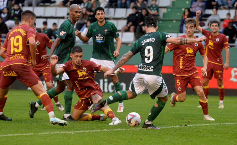 El Racing de Ferrol corre pero no llega