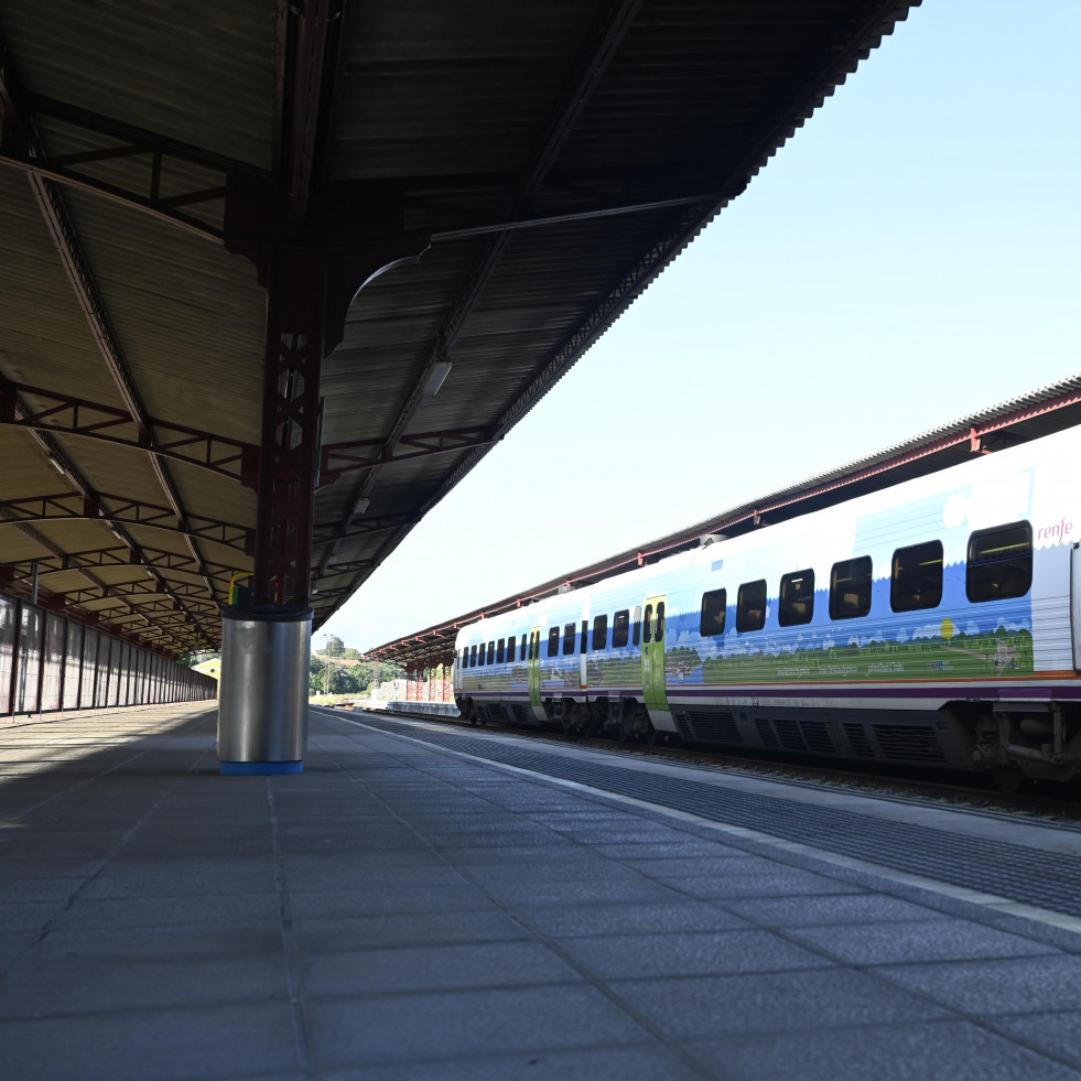 El tren entre Ferrol y A Coruña, un paso más cerca de mejorar sus tiempos