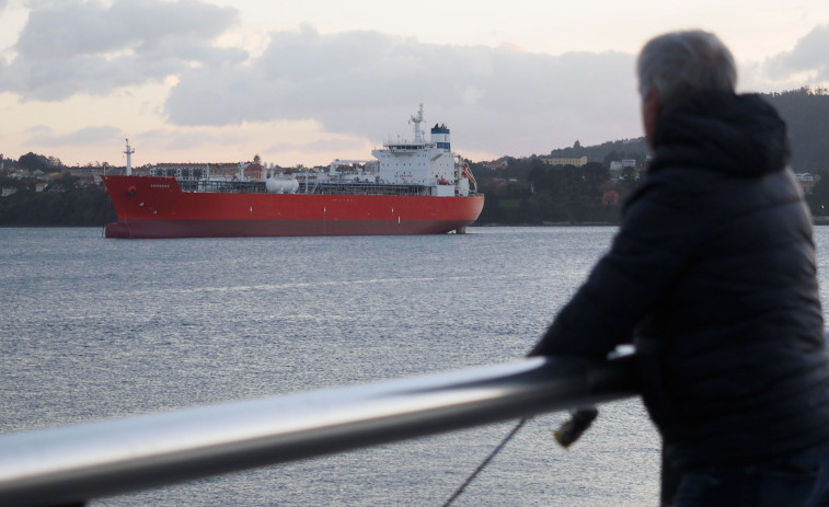 Un problema en un gasero motivó su fondeo en la ría de Ferrol