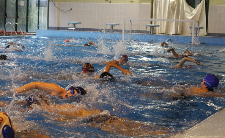 La piscina de Caranza acogió una nueva concentración de waterpolo infantil