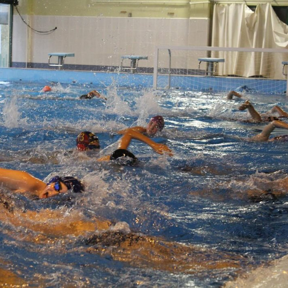 La piscina de Caranza acogió una nueva concentración de waterpolo infantil