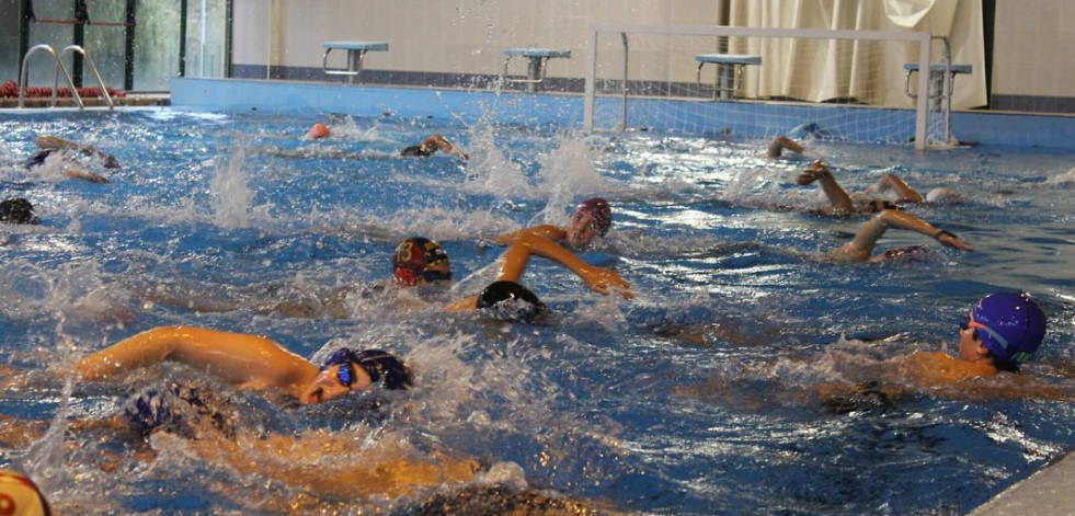 La piscina de Caranza acogió una nueva concentración de waterpolo infantil