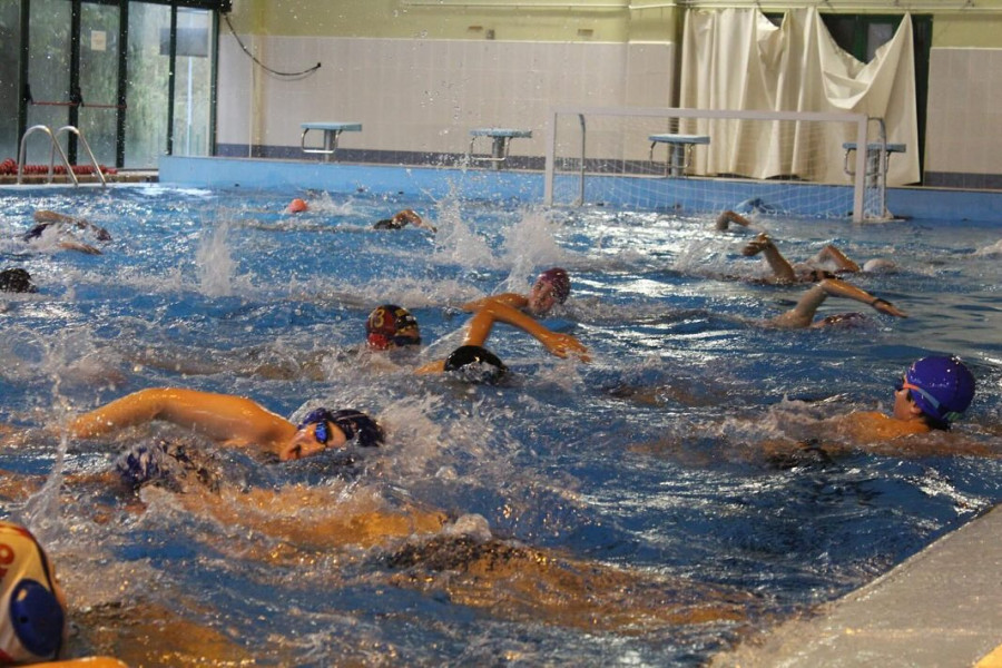 La piscina de Caranza acogió una nueva concentración de waterpolo infantil