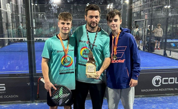 Iago Fuertes, campeón infantil por equipos de pádel