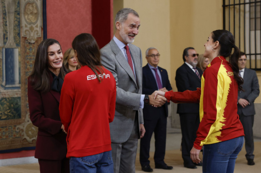 Los reyes reciben a los olímpicos con la dana en mente: "Hay que ayudar desde el deporte"