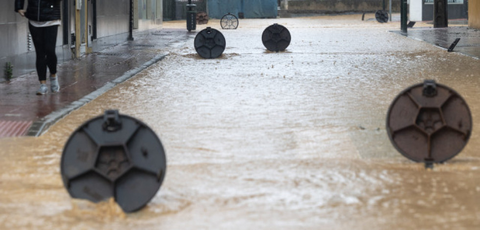 Miles de evacuados, trenes suspendidos e inundaciones por una DANA que se ceba con Málaga