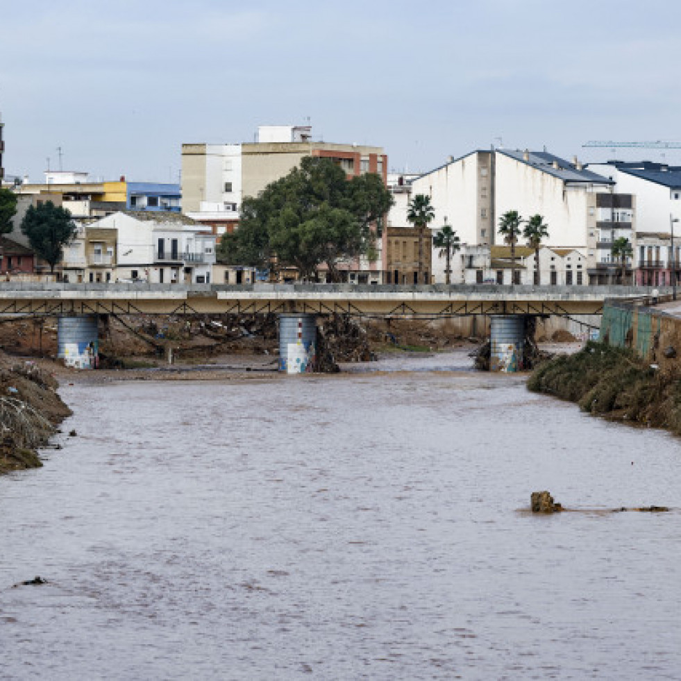 Un operativo sin precedentes rastrea la costa valenciana en busca de víctimas de la DANA