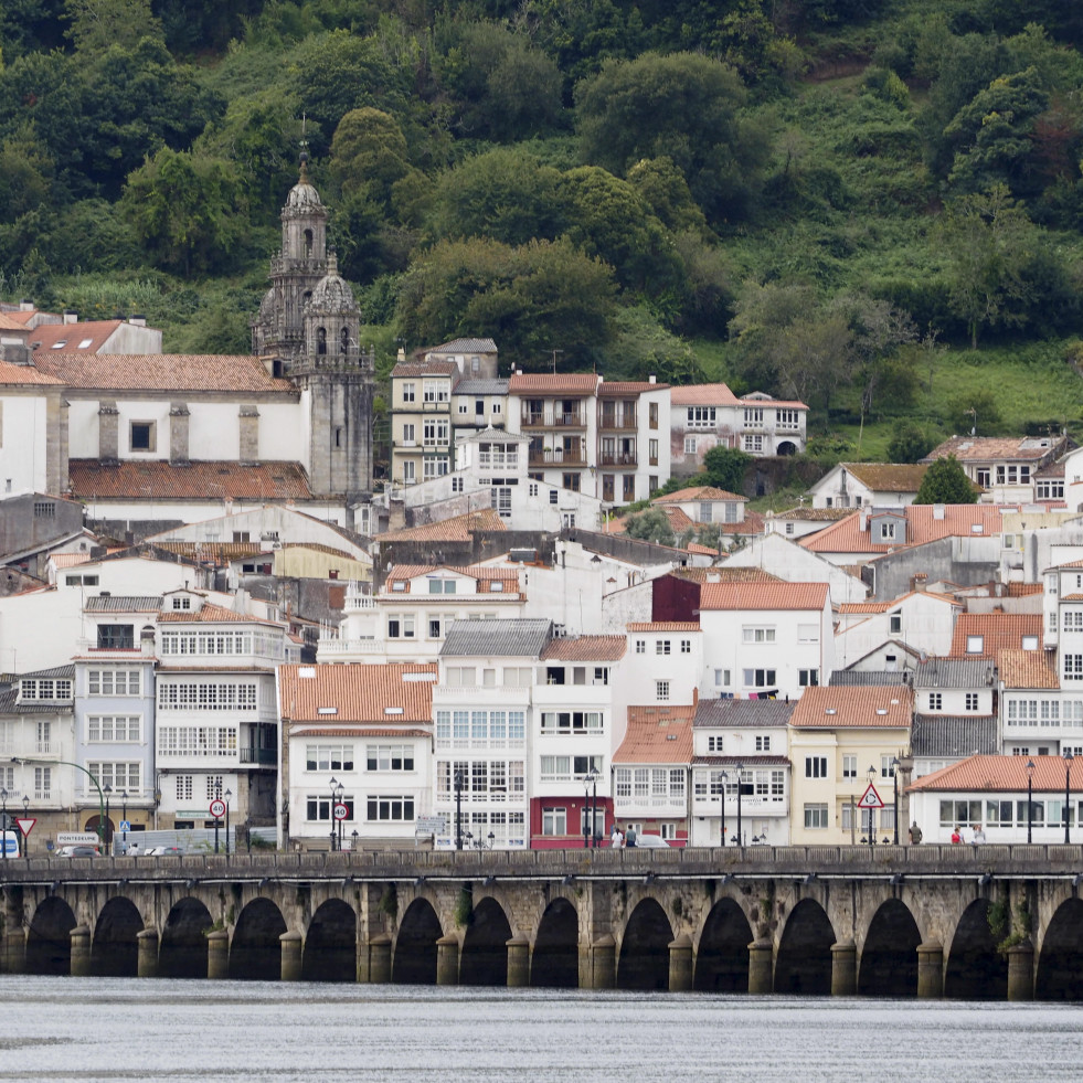 Herido leve un ciclista tras caerse de su bicicleta en Pontedeume